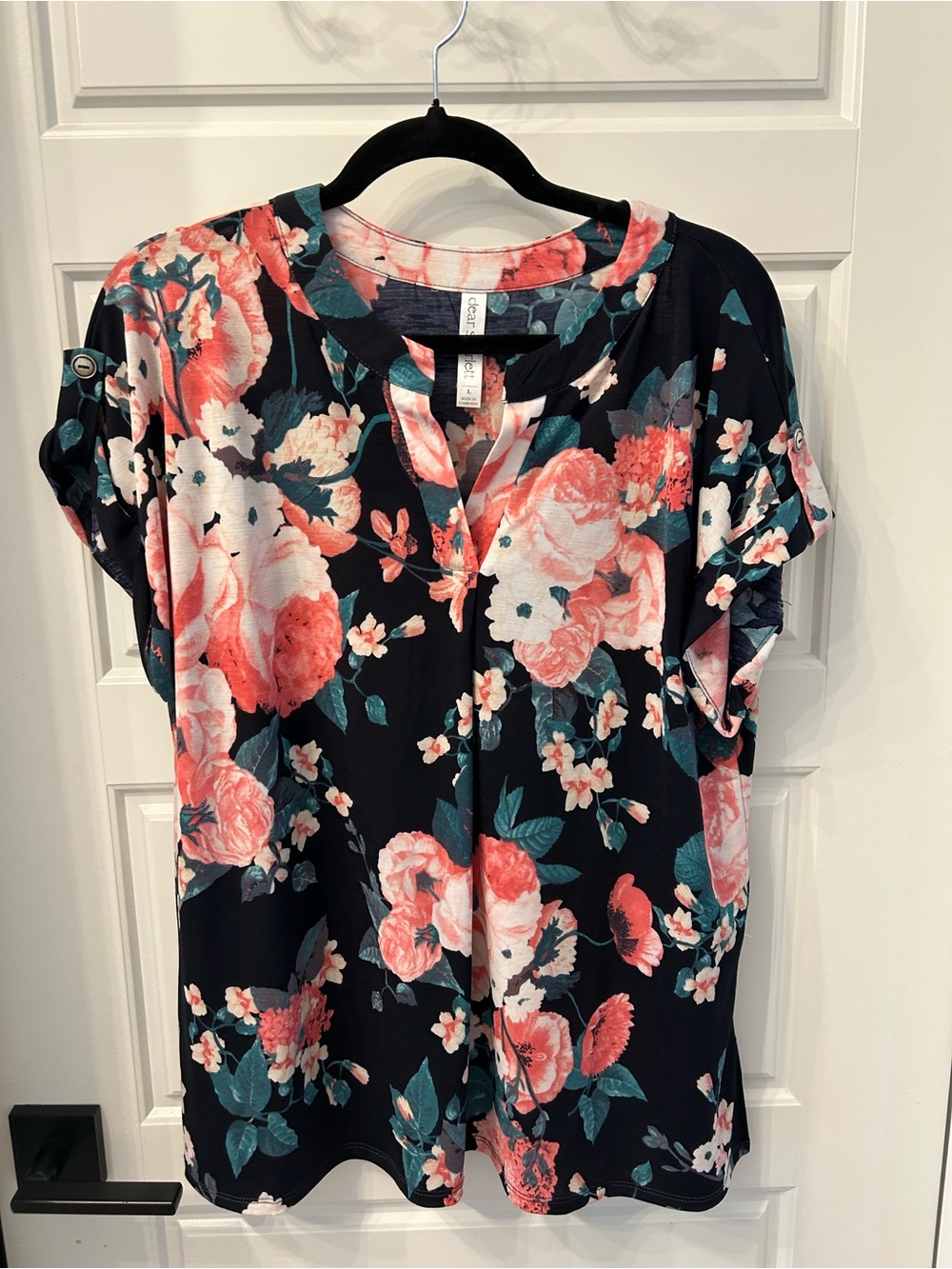 Dear Scarlett WRINKLE FREE - Floral V-Neck Women's Top
